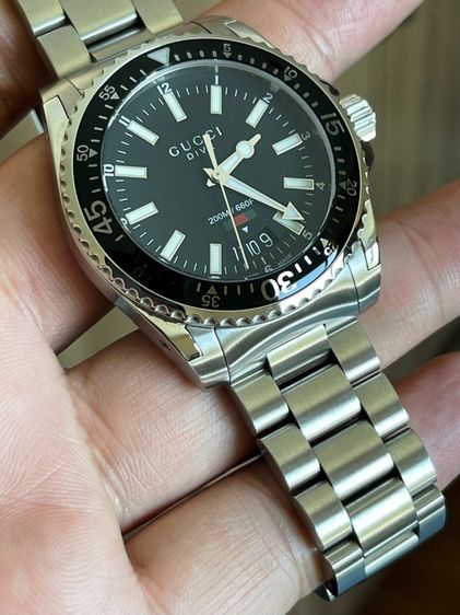 GUCCI Dive 40 mm Black Dial Men's Swiss Quartz Watch YA136301 รูปที่ 8