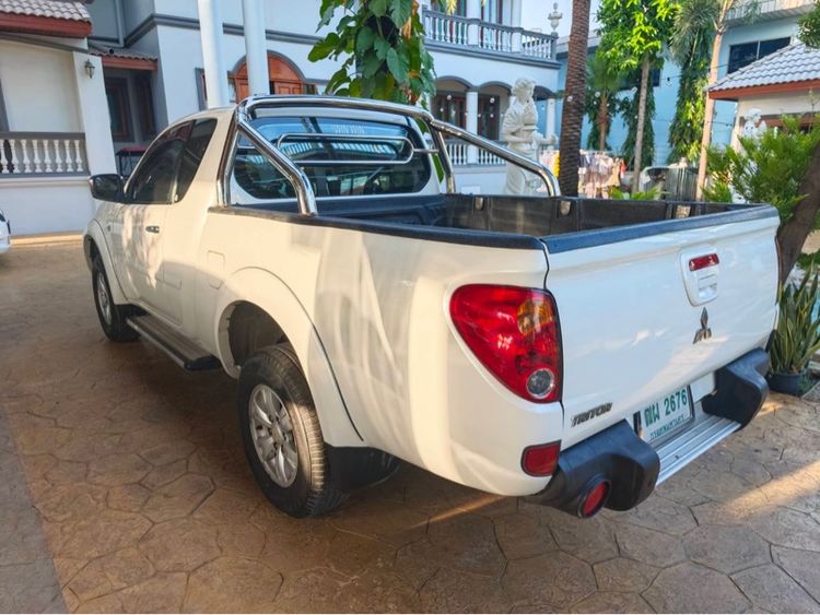 Mitsubishi Triton 2012 2.4 GL Pickup เบนซิน ไม่ติดแก๊ส เกียร์ธรรมดา ขาว รูปที่ 4