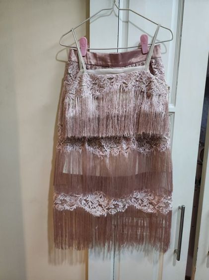 ชุดเสื้อสายเดี่ยวกับกระโปรง รูปที่ 3