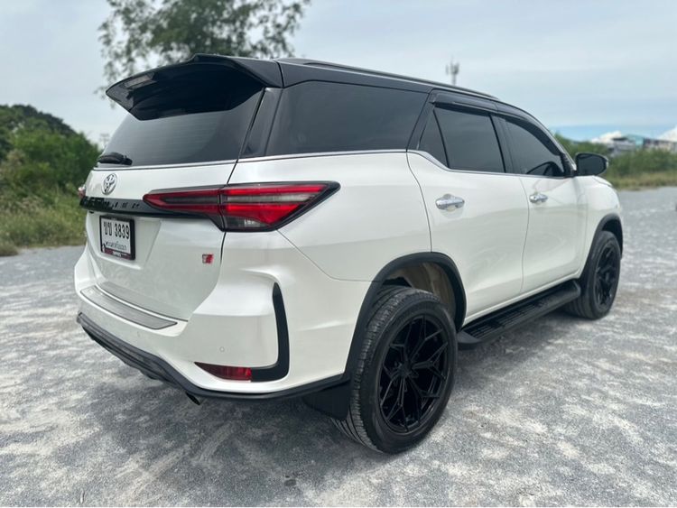 Toyota Fortuner 2021 2.4 Legender ดีเซล เกียร์อัตโนมัติ ขาว รูปที่ 3