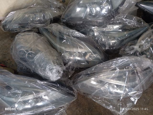 ไฟหน้า แท้ LED Prius