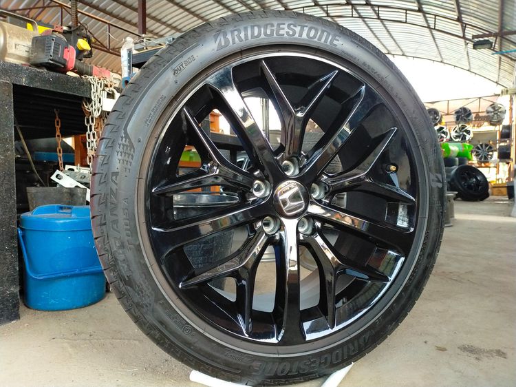 แม็กฮอนด้า ป้ายแดง สีอบpowder coat ขอบ18 พร้อมยางบริสโตน 235 45 18 ปี24  ยางสวยทุกเส้น ใส่accord HRV อื่นๆ 5 รู 114