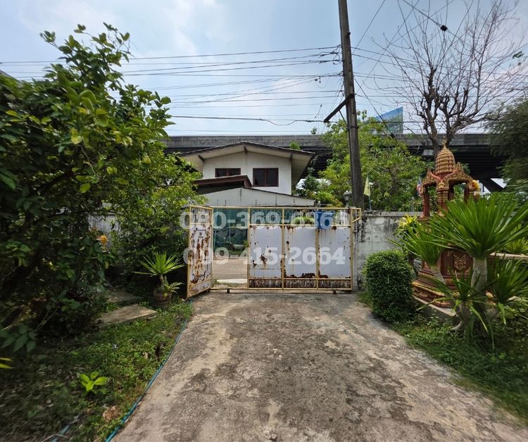 มีบางส่วน ไม่ใช่ ขายที่ดินพร้อมสิ่งปลูกสร้าง ในซอยสุขุมวิท68ใกล้ รพ.กล้วยน้ำไท3