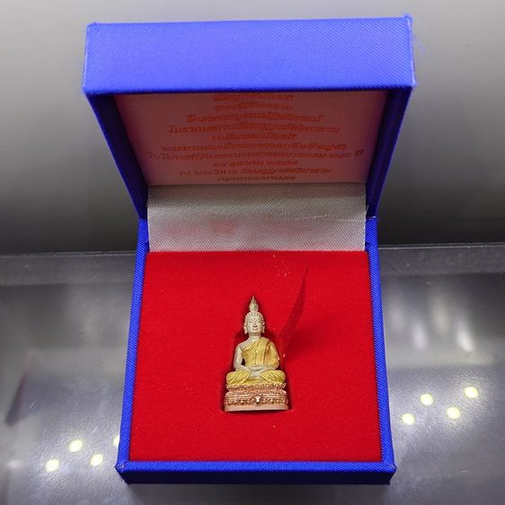 พระนิรันตราย เนื้อเงินสามกษัตริย์ พิมพ์ใหญ่ 200 ปี พระจอมเกล้าฯ โครงการบูรณะฯ โบราณสถาน วัดมกุฏกษัตริยาราม ปี2547 พร้อมกล่องเดิม