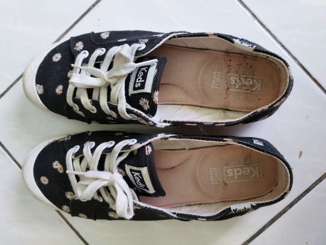 รองเท้ามือสอง