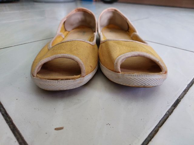 รองเท้ามือสอง รูปที่ 10