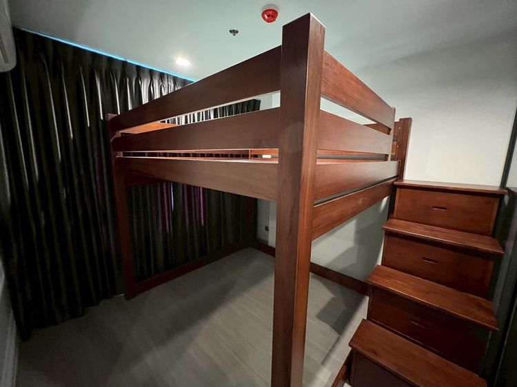 ขายขาดทุนเตียงไม้สักยกสูง 6 ฟุต – ของใหม่ ไม่เคยใช้งาน