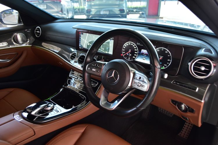 Mercedes-Benz E-Class 2019 E350 AMG Sedan เบนซิน ไม่ติดแก๊ส เกียร์อัตโนมัติ ขาว รูปที่ 4