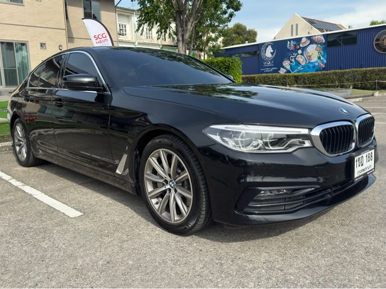 BMW Series 5 2020 530e Sedan ปลั๊กอินไฮบริด (PHEV) เกียร์อัตโนมัติ ดำ รูปที่ 3