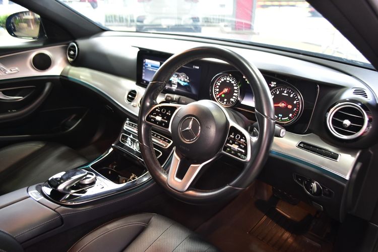 Mercedes-Benz E-Class 2019 E350 Sedan ปลั๊กอินไฮบริด (PHEV) ไม่ติดแก๊ส เกียร์อัตโนมัติ เทา รูปที่ 3