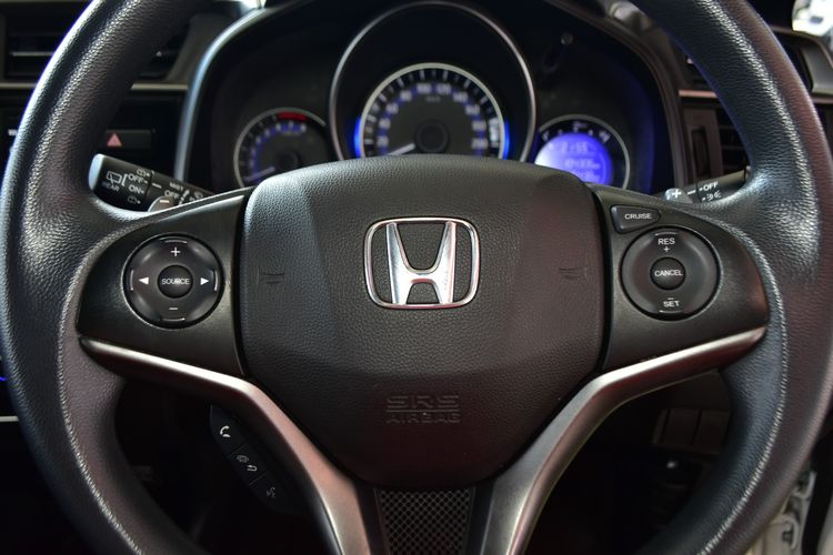 Honda Jazz 2020 1.5 RS i-VTEC Sedan เบนซิน ไม่ติดแก๊ส เกียร์อัตโนมัติ ขาว รูปที่ 3