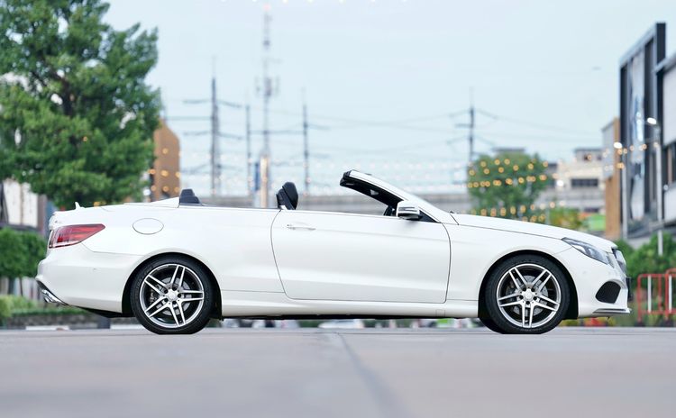 Mercedes-Benz E-Class 2015 E200 Sedan เบนซิน เกียร์อัตโนมัติ ขาว รูปที่ 4