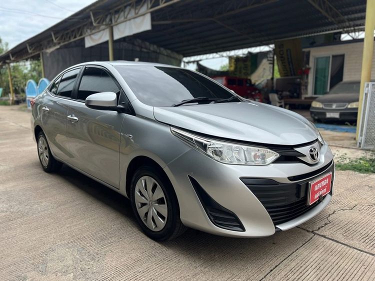 Toyota Yaris ATIV 2018 1.2 J Sedan เบนซิน ไม่ติดแก๊ส เกียร์อัตโนมัติ เทา รูปที่ 2