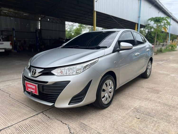รถ Toyota Yaris ATIV 1.2 J สี เทา