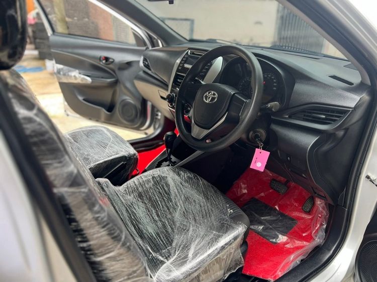 Toyota Yaris ATIV 2018 1.2 J Sedan เบนซิน ไม่ติดแก๊ส เกียร์อัตโนมัติ เทา รูปที่ 4
