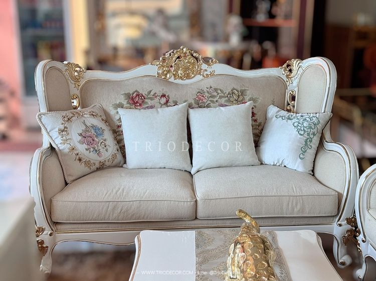 ROSEMARIA CLASSIC ROYAL SOFA SET ชุดโซฟาหลุยส์ 4ชิ้น พร้อมหมอนอิงและโต๊ะกลางสุดหรู รุ่น โรสมาเรีย รูปที่ 8