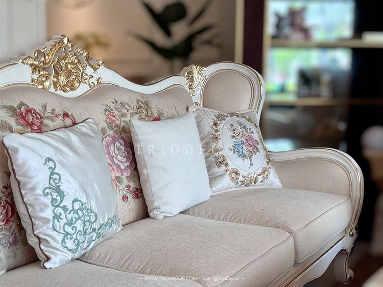 ROSEMARIA CLASSIC ROYAL SOFA SET ชุดโซฟาหลุยส์ 4ชิ้น พร้อมหมอนอิงและโต๊ะกลางสุดหรู รุ่น โรสมาเรีย รูปที่ 5