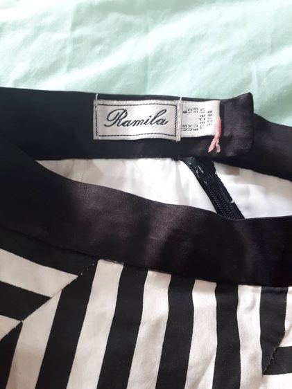 มือสอง กระโปรงสั้นลายทางขาวดำ Ramila ไซส์ US 6 รูปที่ 3