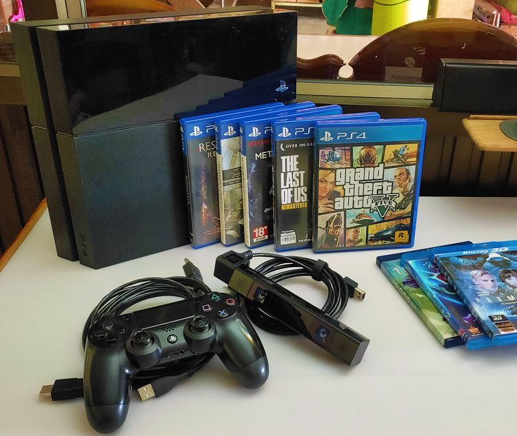Sony Playstation 4 + 15 เกมส์คุณภาพ +P.T. ( ราคาต่อรองได้ )