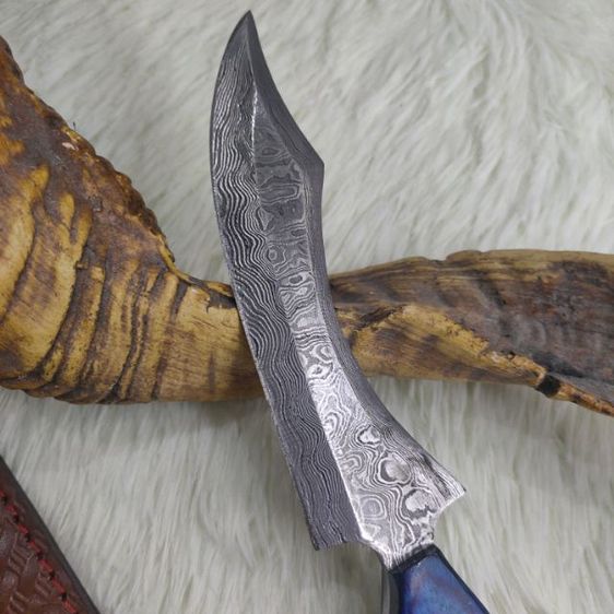 มีดใบตาย เหล็ก ดามัสกัสทรงแปลก ใบมีด 6 นิ้ว ด้ามไม้ แข็งไม้มะกอก ซองหนังหนาๆ งาน อเมริกา  รูปที่ 2