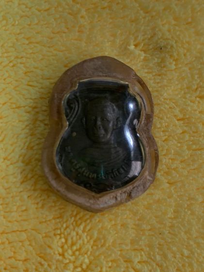 พระเหรียญหลวงพ่อเอียดวัดไผ่ล้อมจังหวัดอยุธยารุ่นแรกพ.ศ. 2525