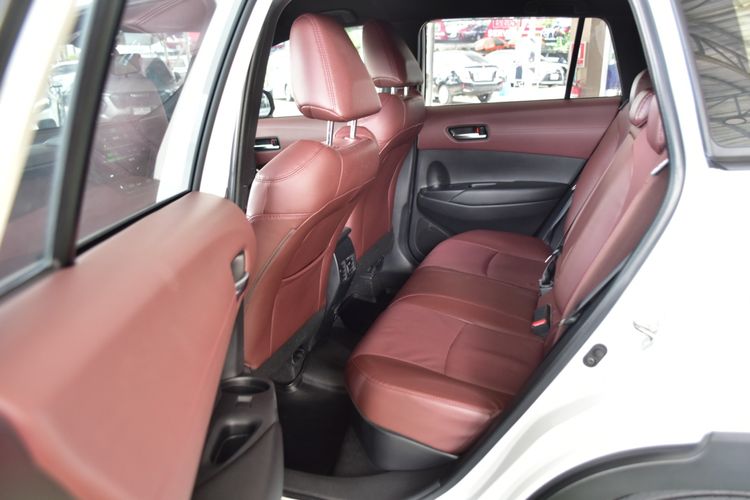 Toyota Corolla Cross 2020 1.8 Hybrid Premium Utility-car ไฮบริด ไม่ติดแก๊ส เกียร์อัตโนมัติ ขาว รูปที่ 4