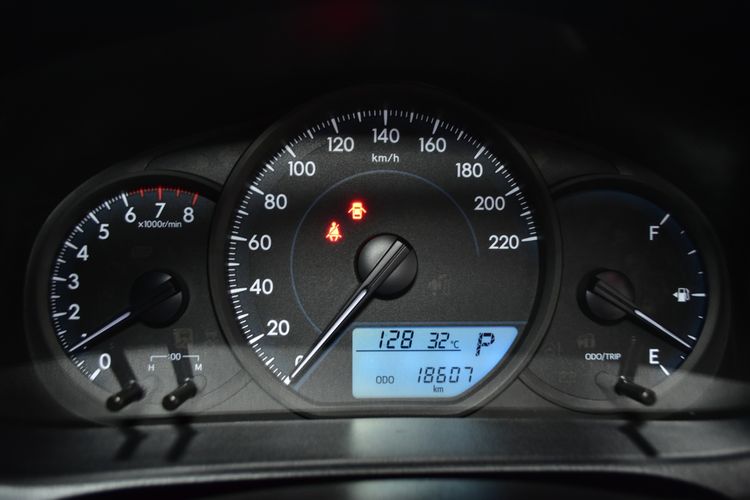 Toyota Yaris 2023 1.2 Sport Hatchback Sedan เบนซิน ไม่ติดแก๊ส เกียร์อัตโนมัติ ขาว รูปที่ 2
