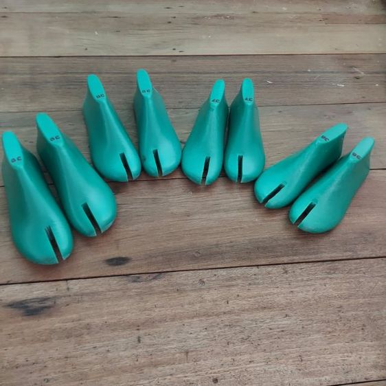 ส่งฟรี หุ่นรองเท้าแตะ 4 คู่ ใหม่
