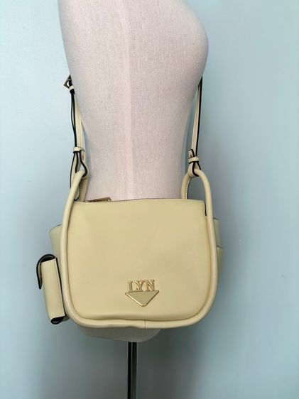 กระเป๋าสะพายข้าง guess lyn lynaround ของแท้ รูปที่ 5