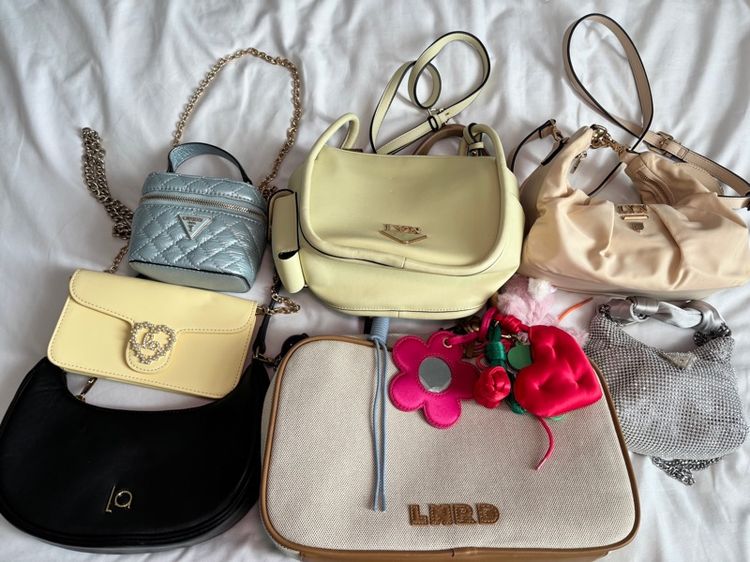 ไม่ระบุ หลากสี อื่นๆ กระเป๋าสะพายข้าง guess lyn lynaround ของแท้