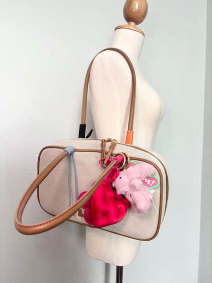 กระเป๋าสะพายข้าง guess lyn lynaround ของแท้ รูปที่ 8