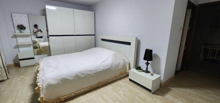 ตกแต่งครบ ไม่ใช่ ขายทาวน์เฮ้าส์ 3 ชั้น พร้อมที่ดิน 21.3 ตร.ว. ใจกลางเมือง ซอยพะเนียดช้าง9 ( ซอยยูเมะ ) อำเภอบางละมุง ชลบุรี รูปที่ 3