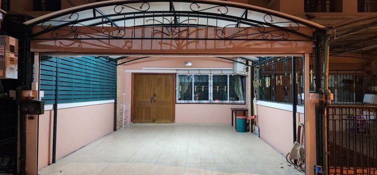 ตกแต่งครบ ไม่ใช่ ขายทาวน์เฮ้าส์ 3 ชั้น พร้อมที่ดิน 21.3 ตร.ว. ใจกลางเมือง ซอยพะเนียดช้าง9 ( ซอยยูเมะ ) อำเภอบางละมุง ชลบุรี  