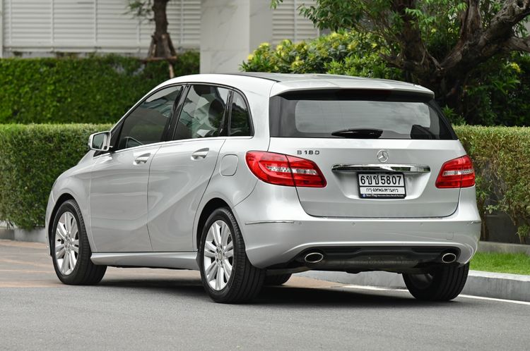 Mercedes-Benz B-Class 2013 B180 Sedan เบนซิน ไม่ติดแก๊ส เกียร์อัตโนมัติ บรอนซ์เงิน รูปที่ 3