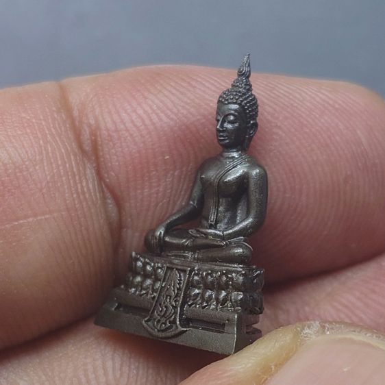 พระคุ้มเกล้า เย็นศิระเพราะพระบริบาล 80 พรรษามหากษัตริย์แผ่นดินสยาม เนื้อเงินรมดำ พิมพ์เล็ก ปี2550 พร้อมกล่องเดิม รูปที่ 7