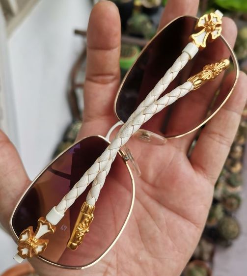 แว่นกันแดด Chrome​ Hearts​ Quim Gold White Cross​ เลนส์​ Zeiss​ เดิมๆ​ พร้อมกล่องและผ้าเช็ดเลนส์ สวยหายาก แบ่งปันราคาดีที่สุดครับ รูปที่ 2