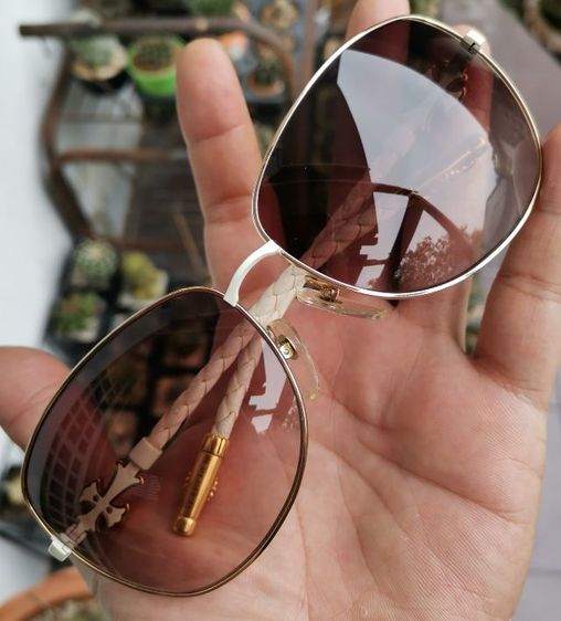 อื่นๆ แว่นตากันแดด แว่นกันแดด Chrome​ Hearts​ Quim Gold White Cross​ เลนส์​ Zeiss​ เดิมๆ​ พร้อมกล่องและผ้าเช็ดเลนส์ สวยหายาก แบ่งปันราคาดีที่สุดครับ