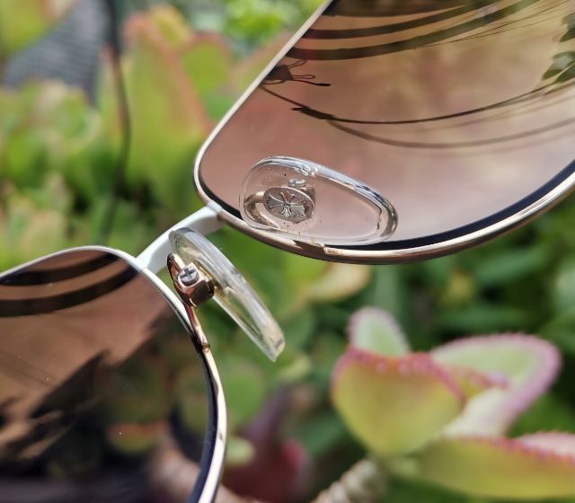 แว่นกันแดด Chrome​ Hearts​ Quim Gold White Cross​ เลนส์​ Zeiss​ เดิมๆ​ พร้อมกล่องและผ้าเช็ดเลนส์ สวยหายาก แบ่งปันราคาดีที่สุดครับ รูปที่ 6