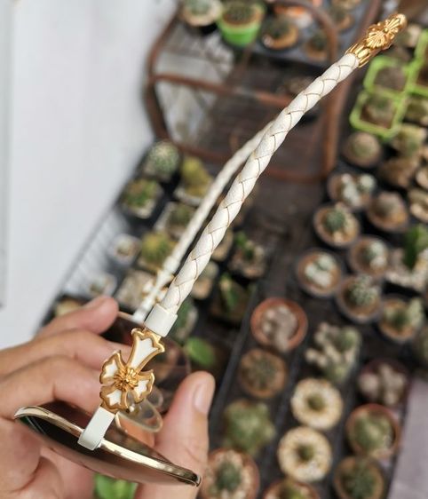 แว่นกันแดด Chrome​ Hearts​ Quim Gold White Cross​ เลนส์​ Zeiss​ เดิมๆ​ พร้อมกล่องและผ้าเช็ดเลนส์ สวยหายาก แบ่งปันราคาดีที่สุดครับ รูปที่ 5