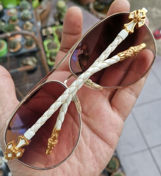 แว่นกันแดด Chrome​ Hearts​ Aviator​ Jism Gold White Cross​ เลนส์​ Zeiss​ เดิมๆ​ พร้อมกล่อง หายากมาก ราคาแบ่งปันครับ รูปที่ 2