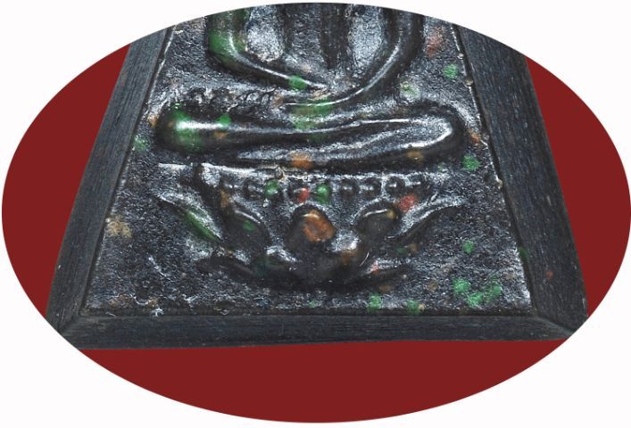 พระบ้าน 🔎 หายาก,วรรณะเขียว พระสมเด็จจิตรลดา พระกำลังแผ่นดิน พระในหลวง ร.9 พิมพ์ 3 เหลี่ยมใหญ่ ปี 09 เนื้อมีมวลสาร รูปที่ 9