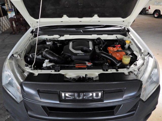 Isuzu D-MAX 2019 1.9 S ดีเซล เกียร์ธรรมดา ขาว รูปที่ 4