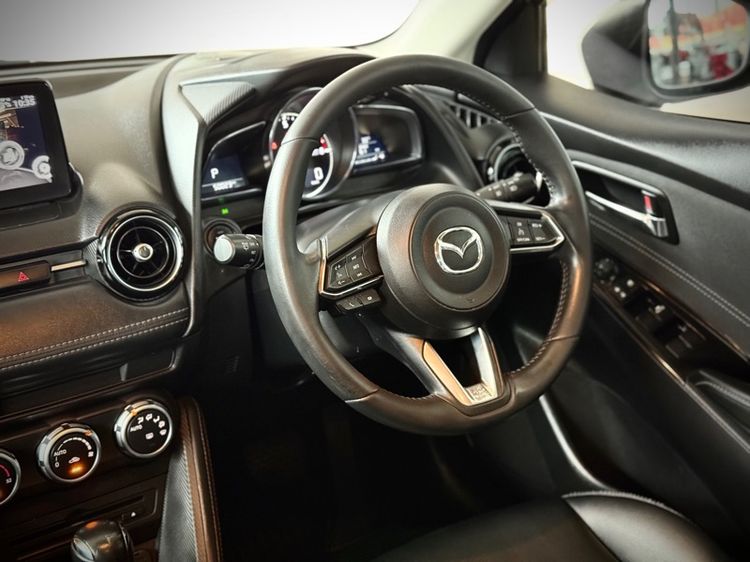 Mazda Mazda 2 2020 1.3 Skyactiv-G S Sports Sedan เบนซิน ไม่ติดแก๊ส เกียร์อัตโนมัติ ขาว รูปที่ 4