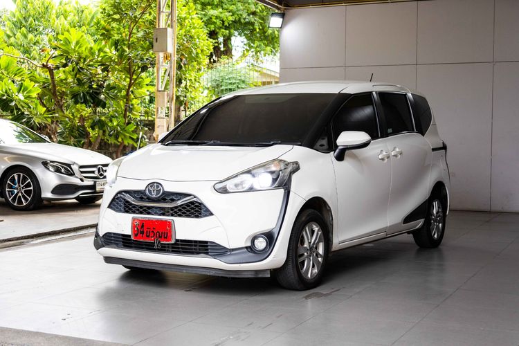 Toyota Sienta 2019 1.5 G Utility-car เบนซิน LPG เกียร์อัตโนมัติ ขาว รูปที่ 3