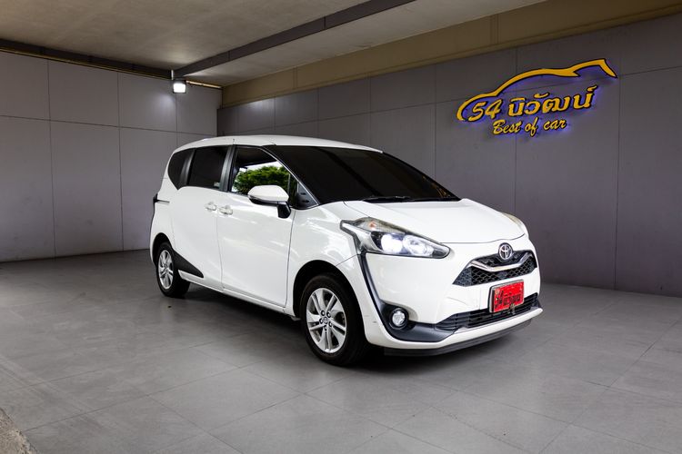 รถ Toyota Sienta 1.5 G สี ขาว