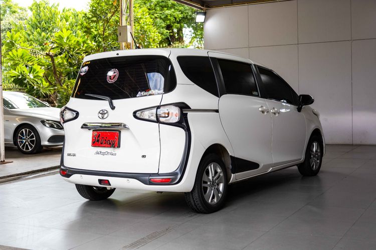 Toyota Sienta 2019 1.5 G Utility-car เบนซิน LPG เกียร์อัตโนมัติ ขาว รูปที่ 4