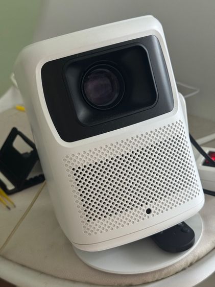 Konka C6 โปรเจคเตอร์ mini พร้อมขาตั้ง