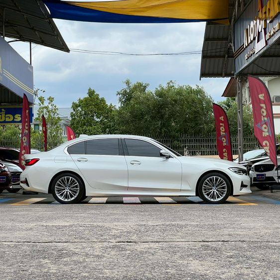 BMW Series 3 2021 320i Sedan เบนซิน ไม่ติดแก๊ส เกียร์อัตโนมัติ ขาว รูปที่ 2