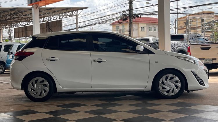 Toyota Yaris ATIV 2020 1.2 Entry Sedan เบนซิน ไม่ติดแก๊ส เกียร์อัตโนมัติ ขาว รูปที่ 4