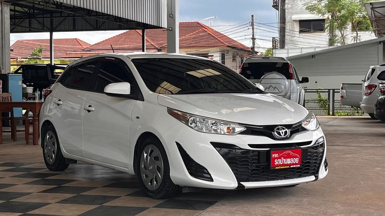 Toyota Yaris ATIV 2020 1.2 Entry Sedan เบนซิน ไม่ติดแก๊ส เกียร์อัตโนมัติ ขาว รูปที่ 3